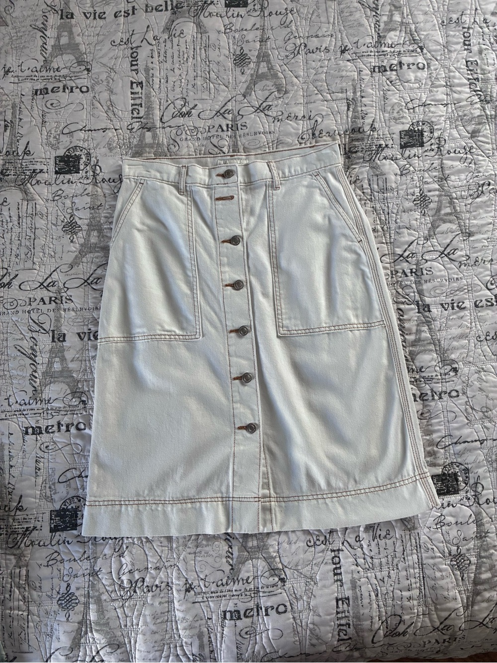 Button-Front White Jeans Midi Skirt with Patch Pockets